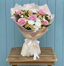 Букет цветов из:  Гвоздики, Орхидеи и Розы в Соколовом