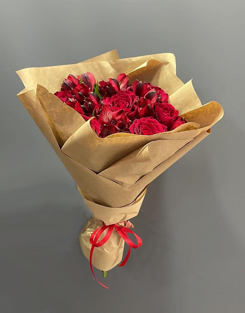 Букет цветов из: Альстромерии и Розы в Соколовом