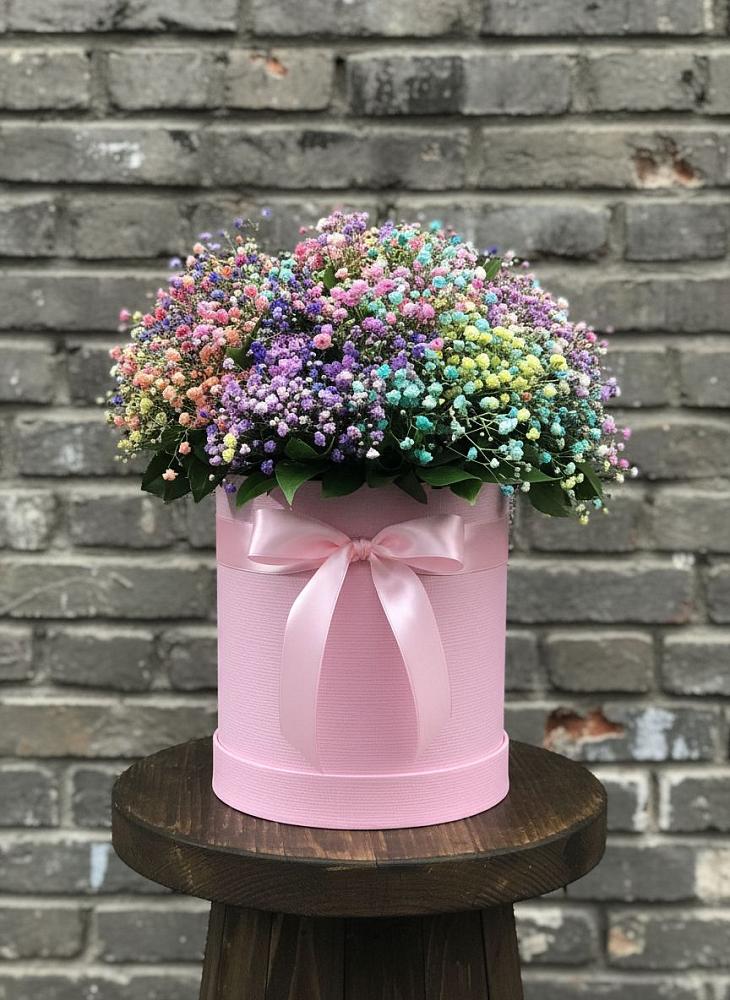 Цветочная композиция из Гипсофила и Розы в шляпной коробке в Соколовом