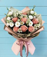 Букет цветов из:  Розы, Альстромерии и Лизиантусы в Соколовом