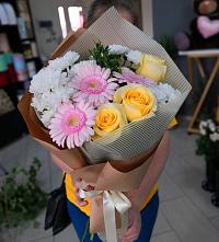 Букет цветов из:  Герберы, Розы и Хризантемы в Соколовом