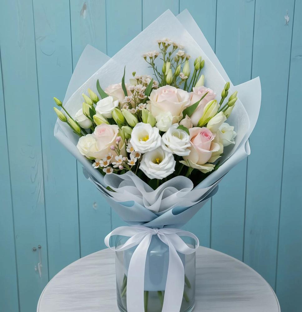 Букет цветов из: Розы и Лизиантусы в Соколовом