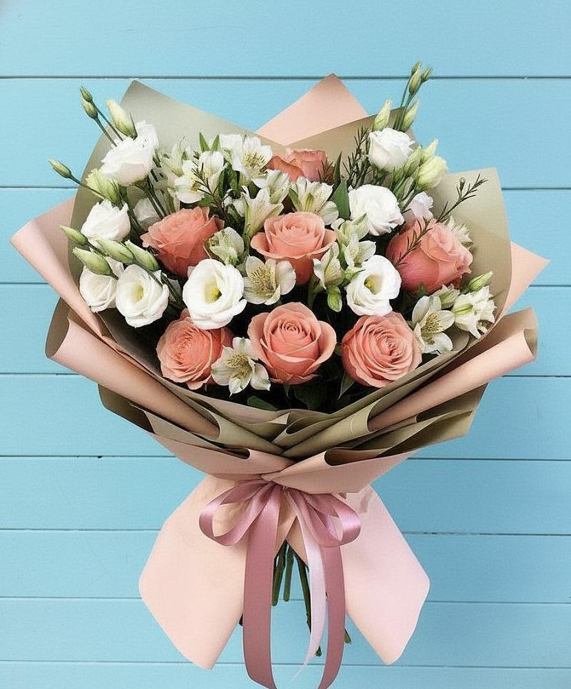 Букет цветов из: Розы, Альстромерии и Лизиантусы в Соколовом