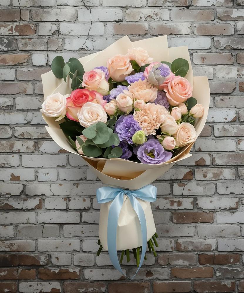 Букет цветов из: Розы, Лизиантусы и Гвоздики в Соколовом