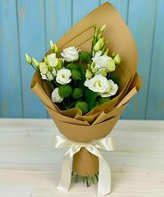 Букет цветов из:  Хризантемы и Лизиантусы в Соколовом