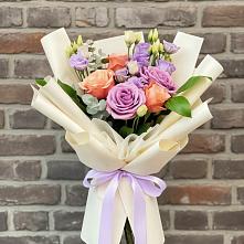 Букет цветов из:  Лизиантусы и Розы в Соколовом
