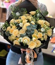 Букет птица счастья в Соколовом Букет цветов из: Розы и Лизиантусы в Соколовом