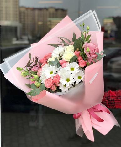Букет цветов из: Розы, Лизиантусы и Хризантемы в Соколовом