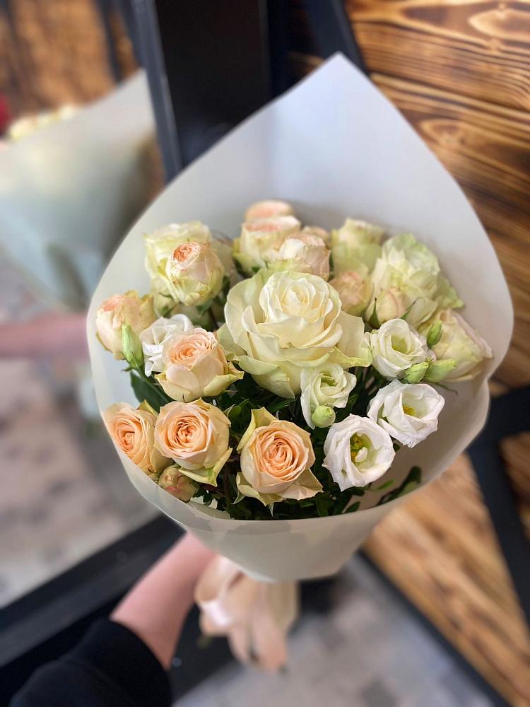 Букет цветов из: Розы и Лизиантусы в Соколовом